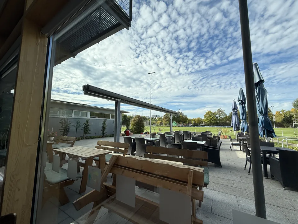Sonnige Terrasse im La Vittoria in Waiblingen