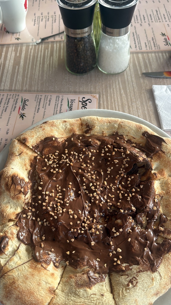 Süße Pizza mit Schokoladencreme