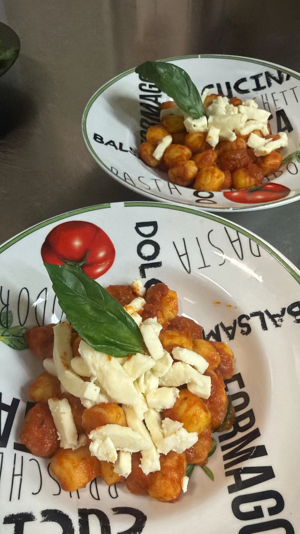 Gnocchi mit Tomatensauce und Mozzarella
